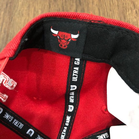 Ultra Game Official NBA Chicago Bulls Embroidered OSFM Adjustable Basketball - Picture 10 of 11